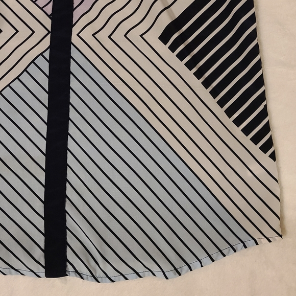 NEW YORK & COMPANY Top - Picture 8 of 8